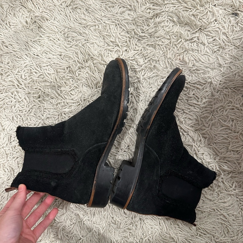 Black Sam Edelman Chelsea Boot - Size 9